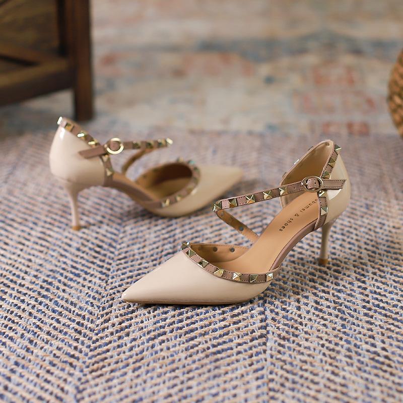 Женские сандалии с заклепками One Word в Корейском стиле, женские туфли на высоком каблуке из лакированной кожи с острым носком и на шпильке