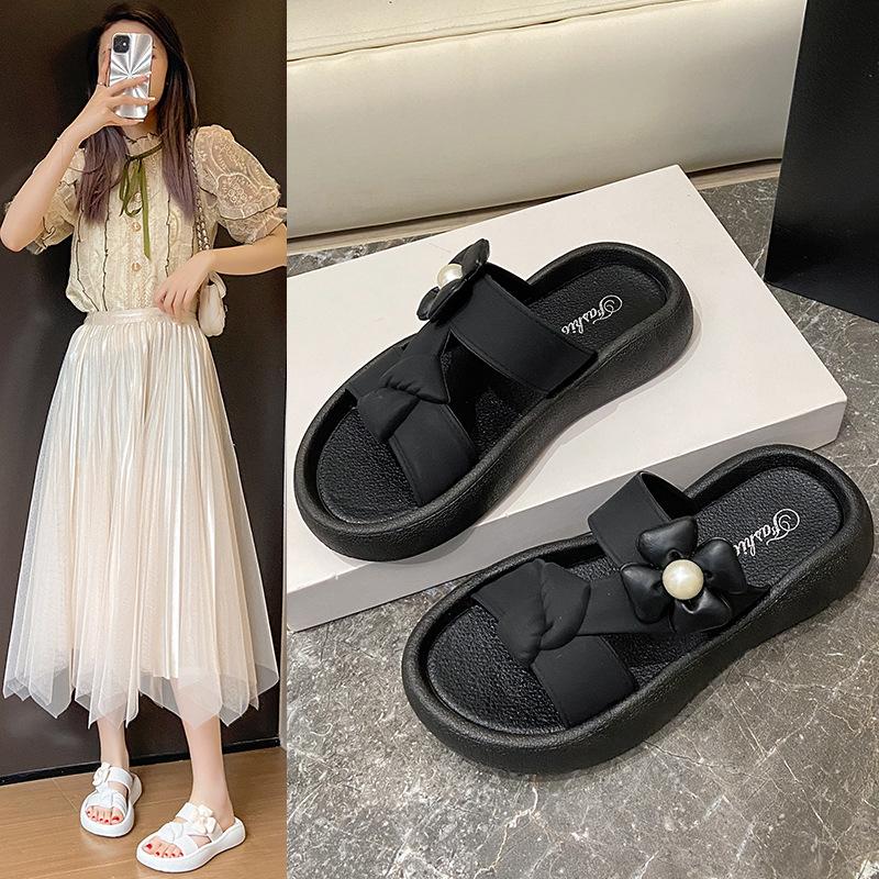 Жемчужные шлепанцы с цветами женские новые летние универсальные женские на плоской подошве нескользящие на толстой подошве для улицы студенческие модные пляжные сандалии