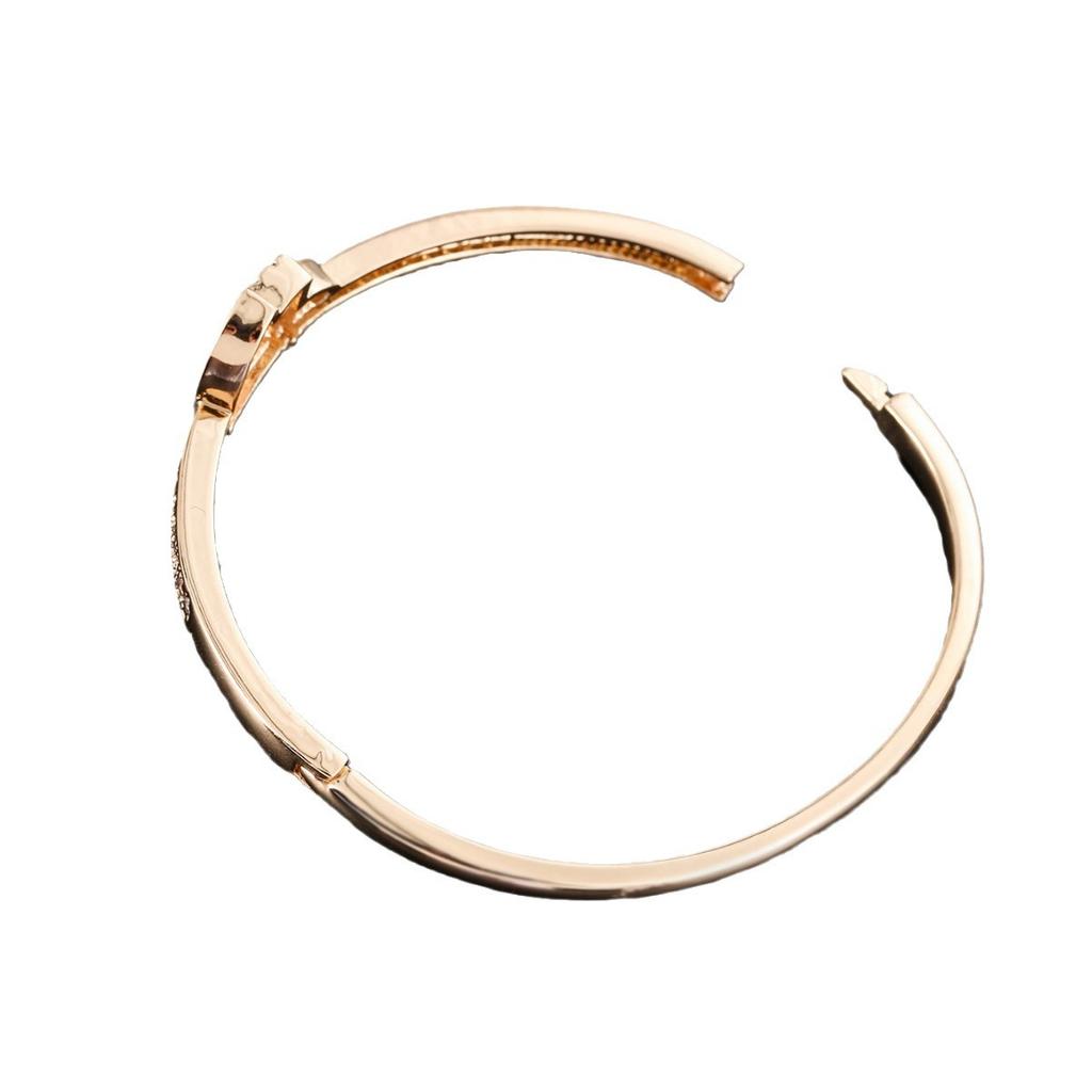 Новый модный простой элегантный дизайн с микро-инкрустацией цирконом и нишевым браслетом для подруги