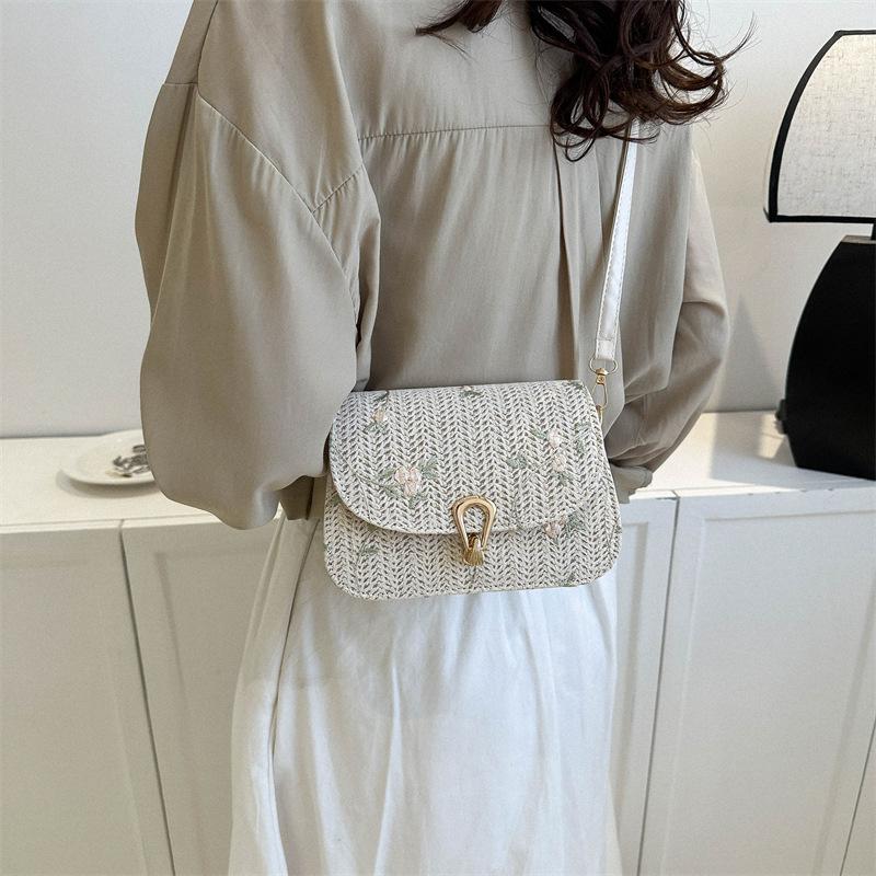 Модная соломенная плетеная сумка для женщин, новый стиль, маленькая свежая кружевная цветочная плетеная сумка-седло, модная сумка через плечо на одно плечо