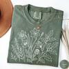 Comfort Colors® Wildflower Botanical Shirt, Daffodil Holly Thistle Eucalyptus Tee, Cottagecore Minimalist Floral Graphic T-Shirt, Nature