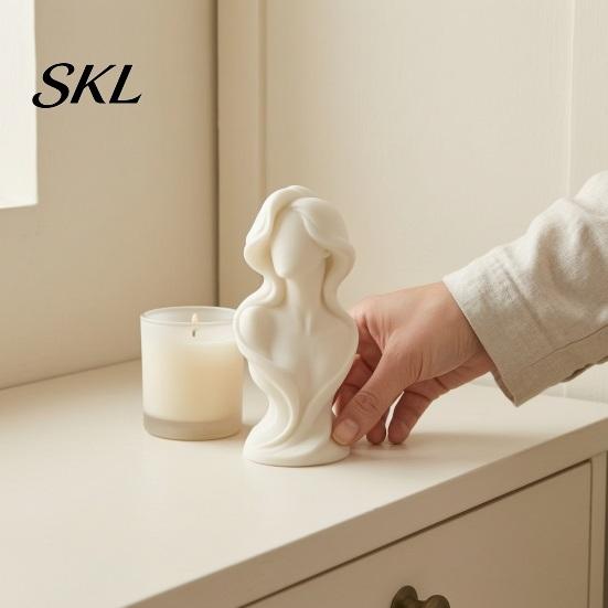 Matte White Decorative Figurine 3D Printed Minimalist Woman Statue, Abstract Faceless Portrait Sculpture Ornament, Desktop Art for Home Decor