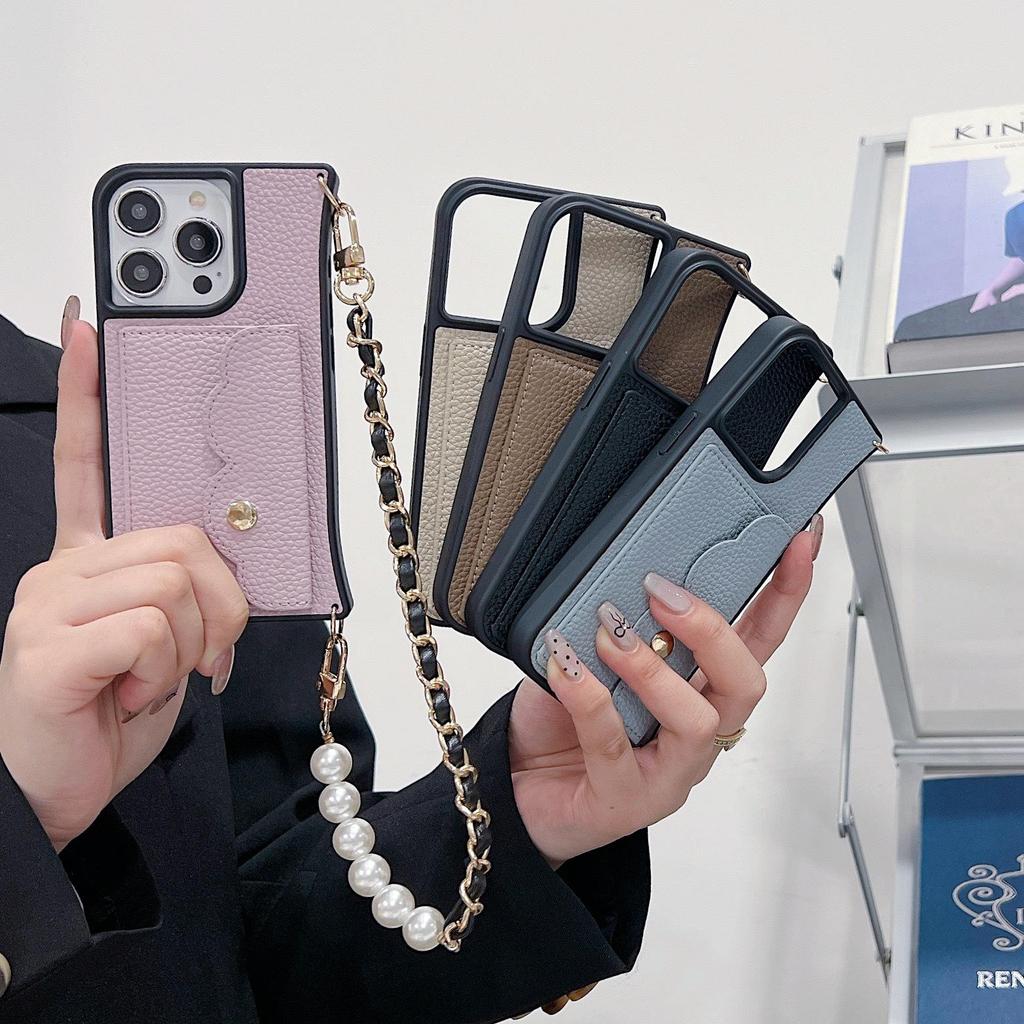 Чехол-ремешок через плечо для iPhone 15/16 Pro Max с отделением для карт и защитой от падений из кожи