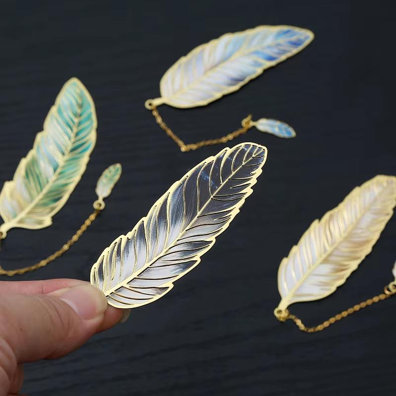 Enamel Feather Metal Bookmark With Gold Trim And Small Pendant Chain Perfect For Book Lovers Reading Gift School Office Use
