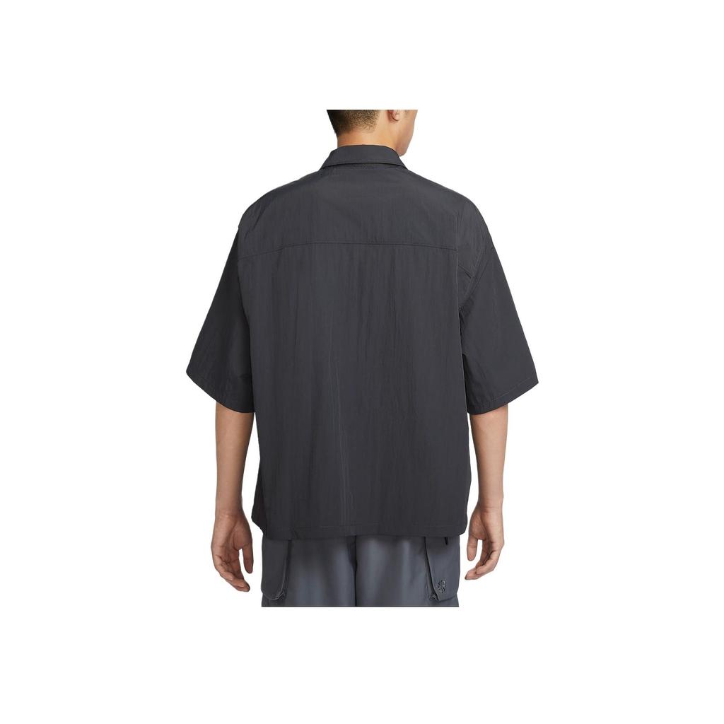 Nike Tech Sun Protection Водонепроницаемая тканая свободная рубашка поло с коротким рукавом с защитой от ультрафиолета Мужские рубашки поло Угольно-черные FZ0705-060