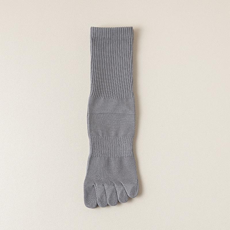 Мужские бесшовные хлопковые носки с раздельным пальцем: Solid & Striped, Дышащие, Антибактериальные, Устойчивые к запаху, Повседневные до середины икры.