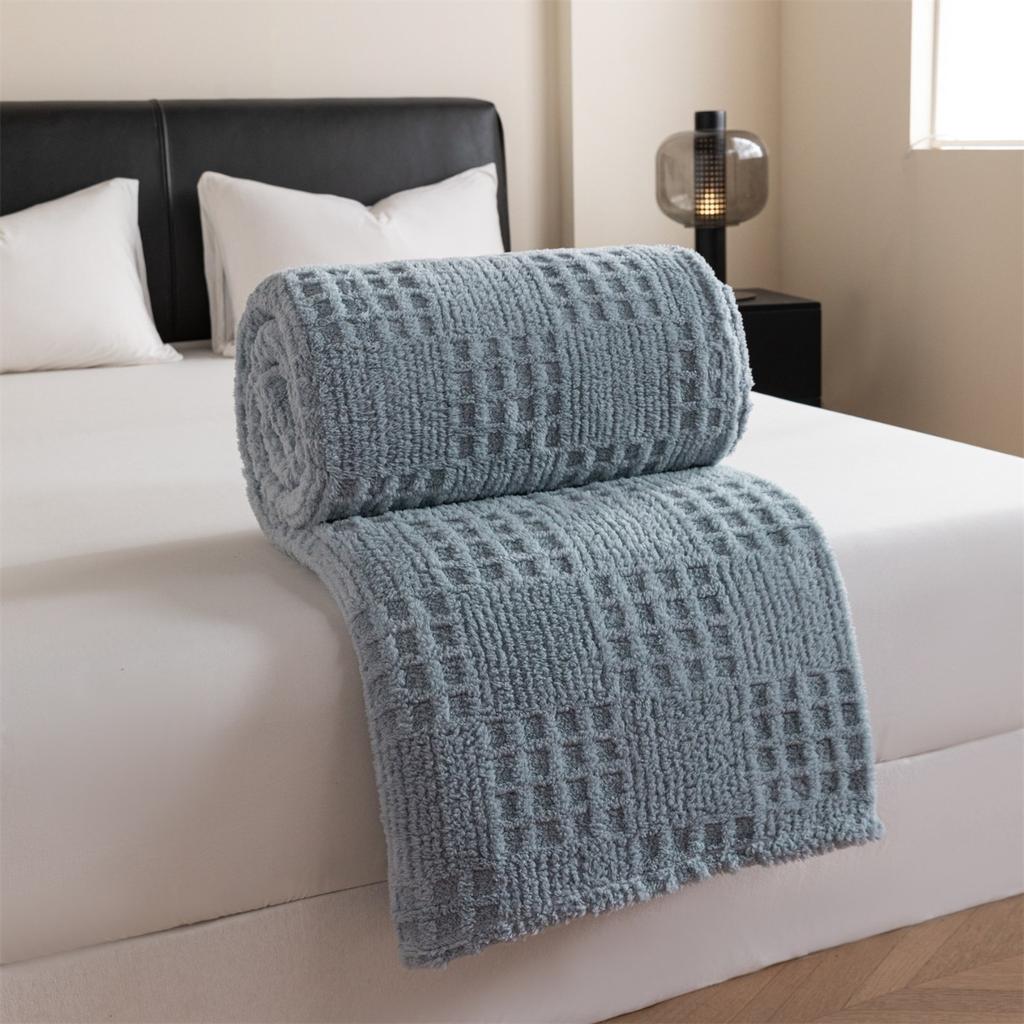 Thick Plush, Warm Double-sided Velvet Waffle Cover Blanket Jacquard Flannel Blanket with Plush Autumn and Winter Knitting