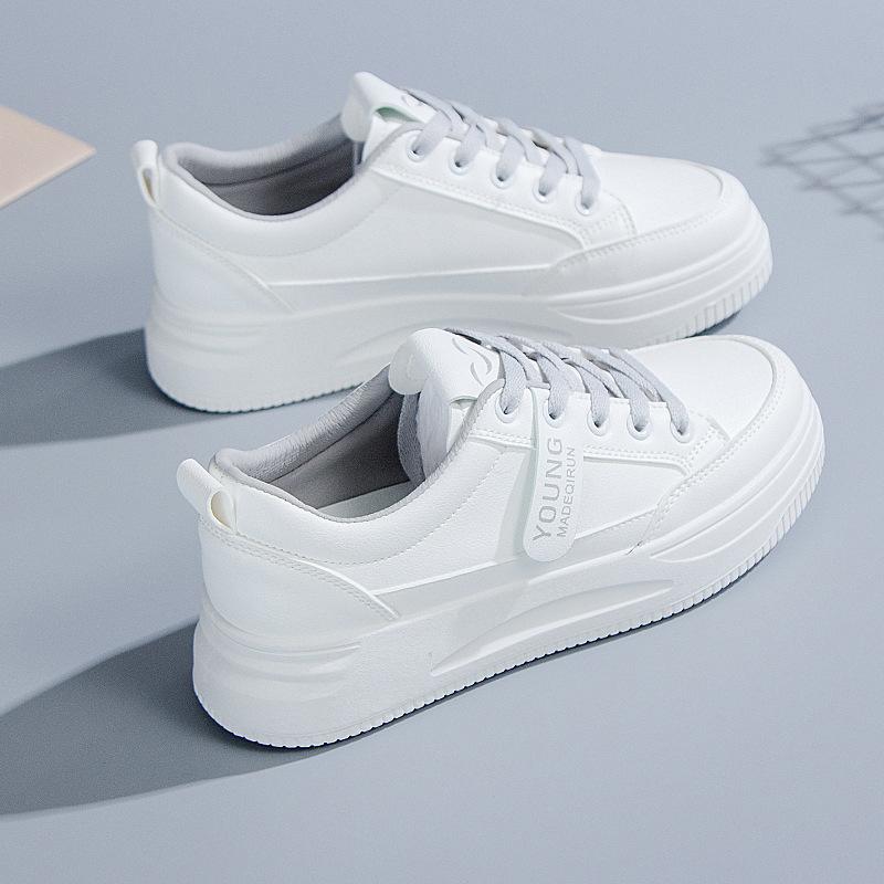 Маленькие белые туфли женские 2025 весна новые женские туфли летние студенческие универсальные плоские весенние и осенние популярные спортивные корейские туфли для сноуборда