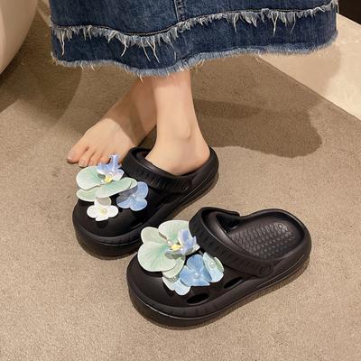 Модные домашние тапочки Обувь на платформе Женские 2025 Тапочки Стринги Бисер Закрытый носок Цветок Новые Мягкие Сандалии Цветочная обувь Женские тапочки S