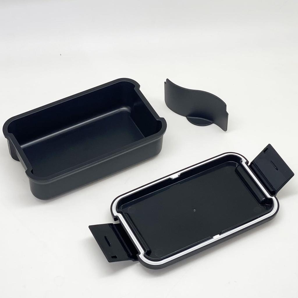 OSK Snoopy Black Lunch Box, 500ml, Made in Japan, Divided, Microwave and Dishwasher Safe, Integrated Gasket, Easy to Clean, Stain Resistant, Stylish,