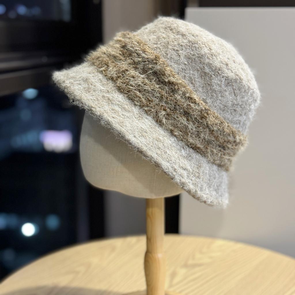 Long Haired Plush Patchwork Fisherman's Hat Women's Foldable Outdoor Windproof and Cold Proof Basin Hat Multi Functional Small Face