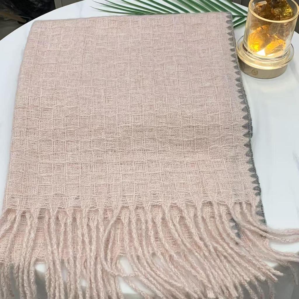 Korean Checkered Scarf with Crochet Edge: High-End Warm Neck Protector for Autumn and Winter