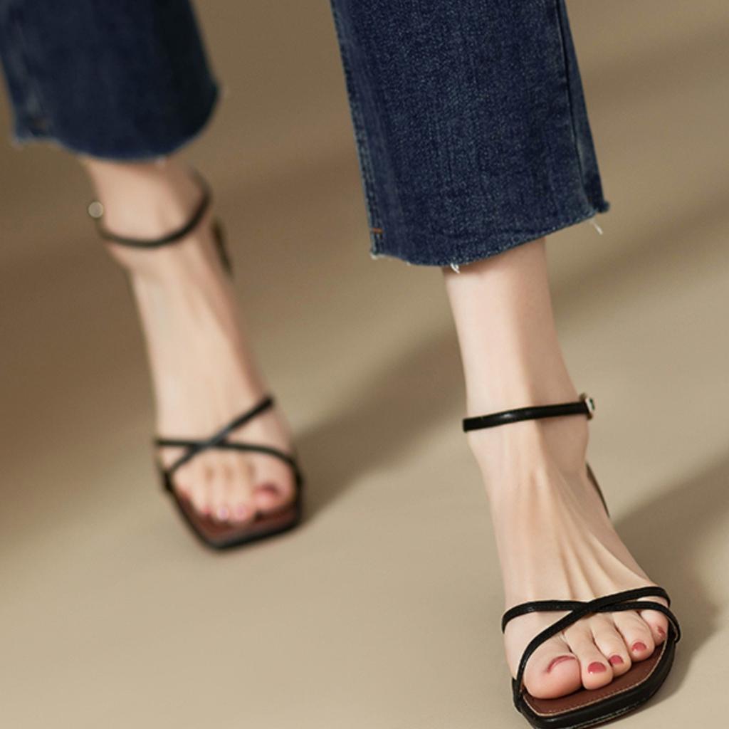 2024 Summer Open-toed Fresh Flat Sandals Women's Low Square Root Full Leather Soft Surface One-Word Buckle Roman Sandals