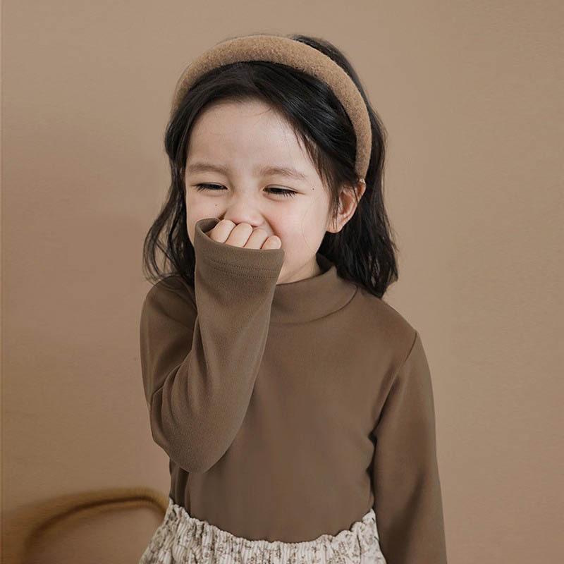 Детские топы с длинным рукавом: Весенне-осенние стили, зимний бархат, модные футболки с полувысоким воротником для мальчиков и девочек.