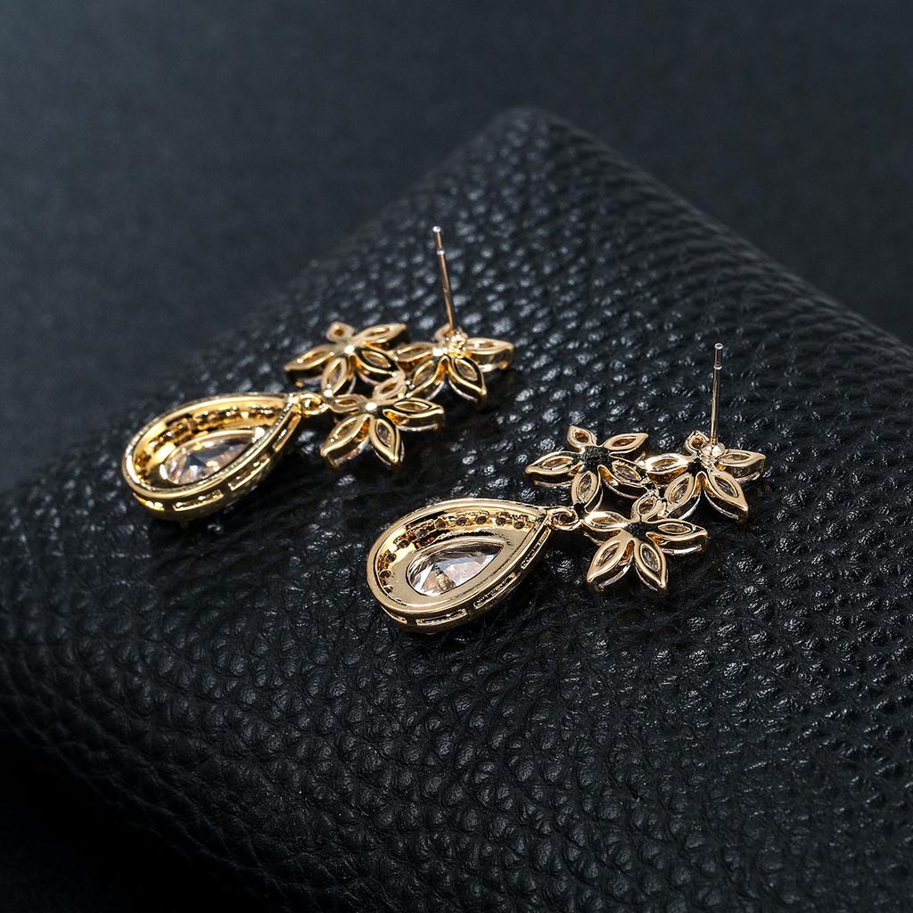 High Quality New Arrival Pear Cut and Star Flowers Cubic Zirconia CZ Crystal Shiny Wedding Bridal Chandelier Earrings
