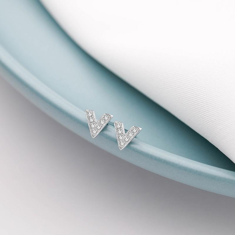 Korean Version Simple Diamond V-shaped Stud Earrings Super Flash Geometric Letter Temperament Earrings Ins Student Girlfriend Gift