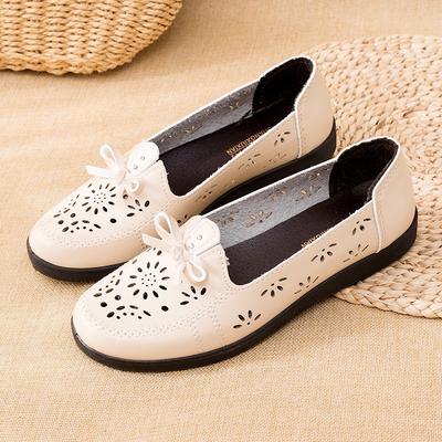 Новая обувь на мягкой подошве, одинарная обувь, на плоской подошве, кожаная обувь с перфорацией, обувь для женщин среднего и пожилого возраста, весенне-летние женские кожаные сандалии