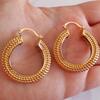Креативные золоченые серьги-кольца с плетеной текстурой для женщин, элегантные, банкетные, идеальные ювелирные аксессуары, подарки для ношения