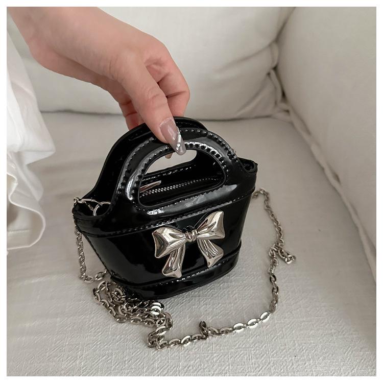 2024 Блестящая лаковая мини-сумка-корзинка через плечо с лазерной цепочкой для детей и женщин
