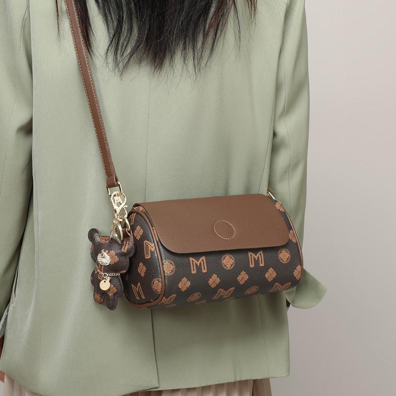 Женская сумка через плечо, популярная в этом году весна-лето с легкой роскошной сумкой-подушкой