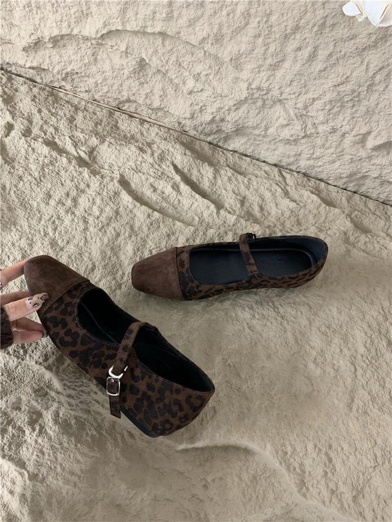 Внутренние увеличивающие рост туфли-лодочки с леопардовым принтом, женские осенне-зимние новые туфли из маленькой кожи с квадратным носком и ремешком на одной пуговице, ретро туфли Мэри Джейн