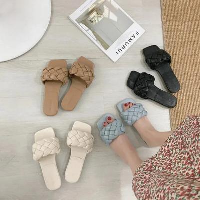 Мода 2024 Новые тапочки для женщин Летняя повседневная одежда Квадратный носок Модные тапочки знаменитостей из Интернета