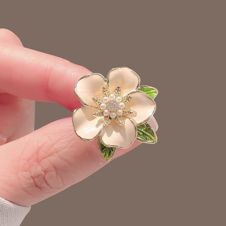 High-End Women's Brooch Collection: Butterfly, Camellia, Pearl Designs - Elegant Jewelry for Christmas & Men's Clothing Accessories