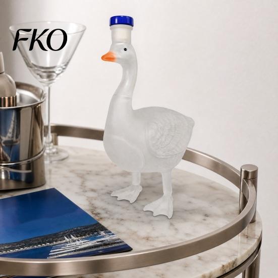 Frosted Lid Whiskey Bottle Goose Shape Glass Decanter, 3D Bird Liquor with Stopper, Non-slip Grip 350ml Art Vodka Wine Dispenser for Home Bar, Unique