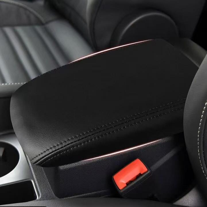 Volkswagen Touran 04-12 Кожаная накладка на центральный подлокотник - Аксессуар для интерьера автомобиля