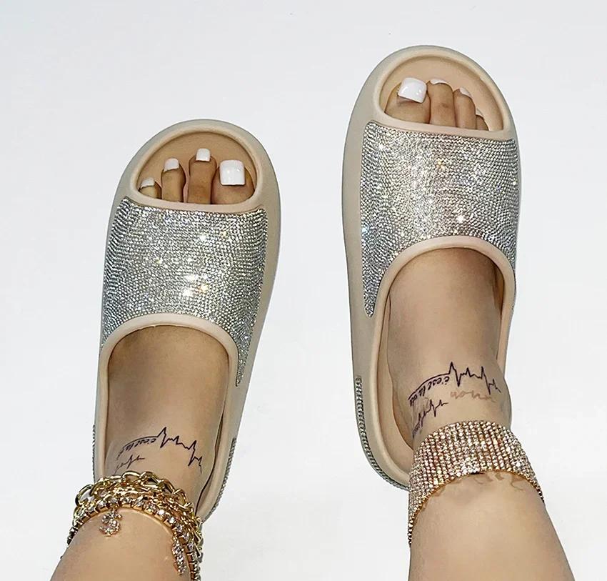 Женские роскошные тапочки с ромбовидным узором 2024 года, новые модные шлепанцы на толстой подошве, сандалии для отдыха на открытом воздухе, нескользящие пляжные тапочки Sandalias