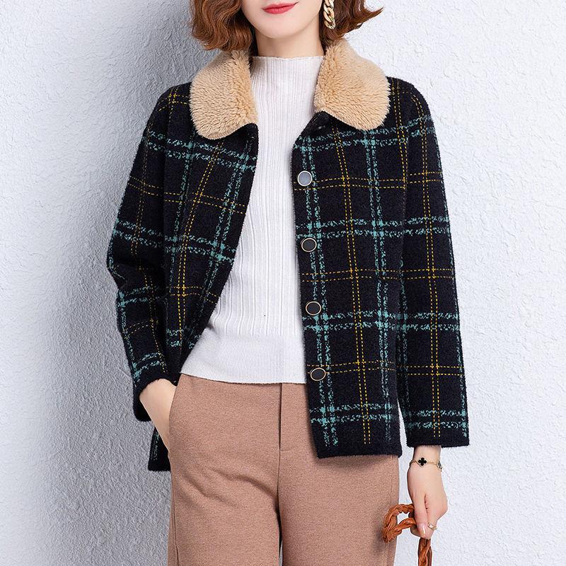 Winter Short Thickened Coat with Turn-Collar Plaid Shawl and Woolen Outerwear