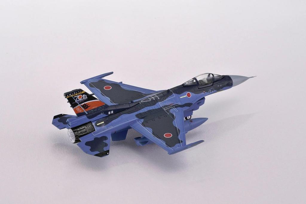 Место 1/144 Самолет F-2A Сил самообороны Японии с юбилейной окраской к 70-летию основания Сил самообороны Японии и 70-летию