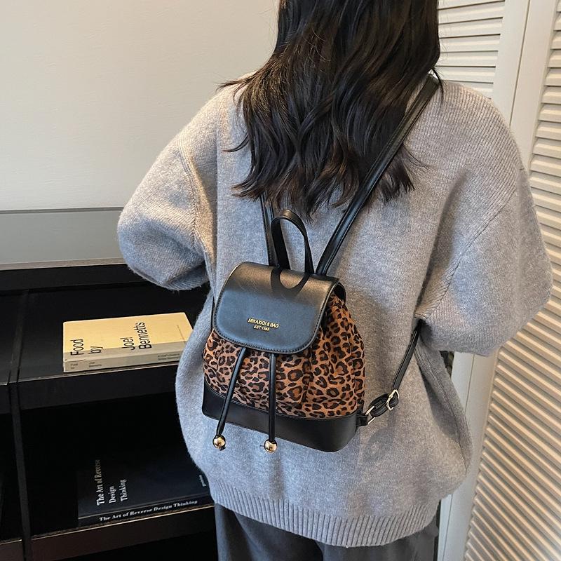 Leopard Print Vintage Small Backpack - Fashionable and Versatile Women's Bag for Autumn/Winter 2025.
