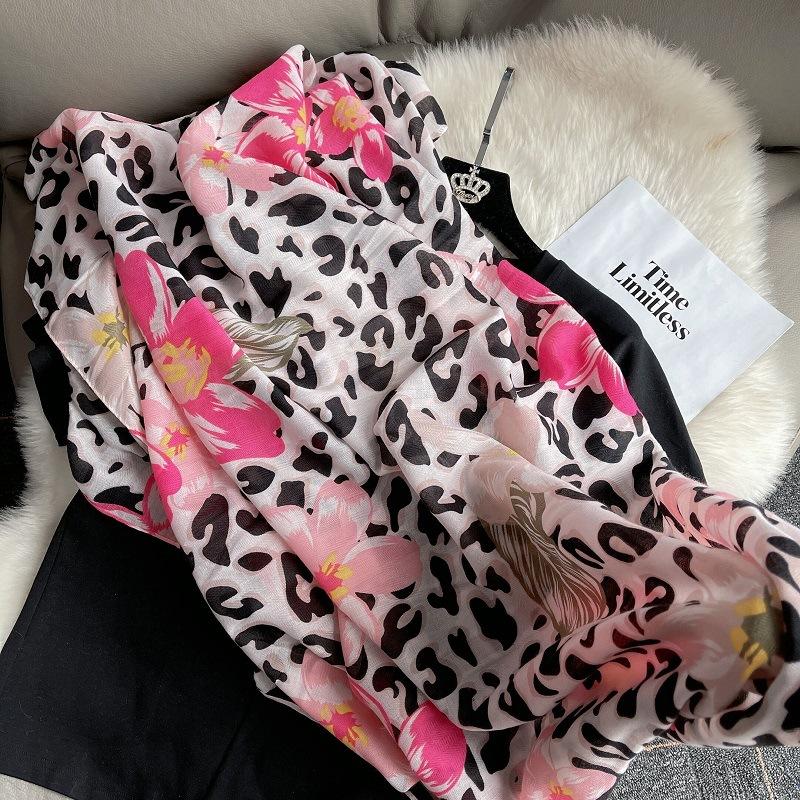 Fashion Brand Lovely Floral Tassel Viscose Shawl Scarf Ladies Soft Pashmina Hijabs and Wraps Foulard Muslim Sjaal 180*90Cm