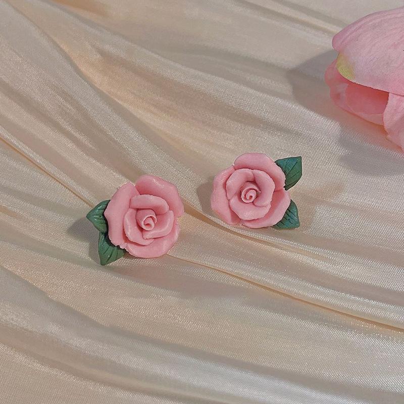 Корейские розовые серьги-пусеты в форме сердца с цветком из смолы - Элегантные и модные