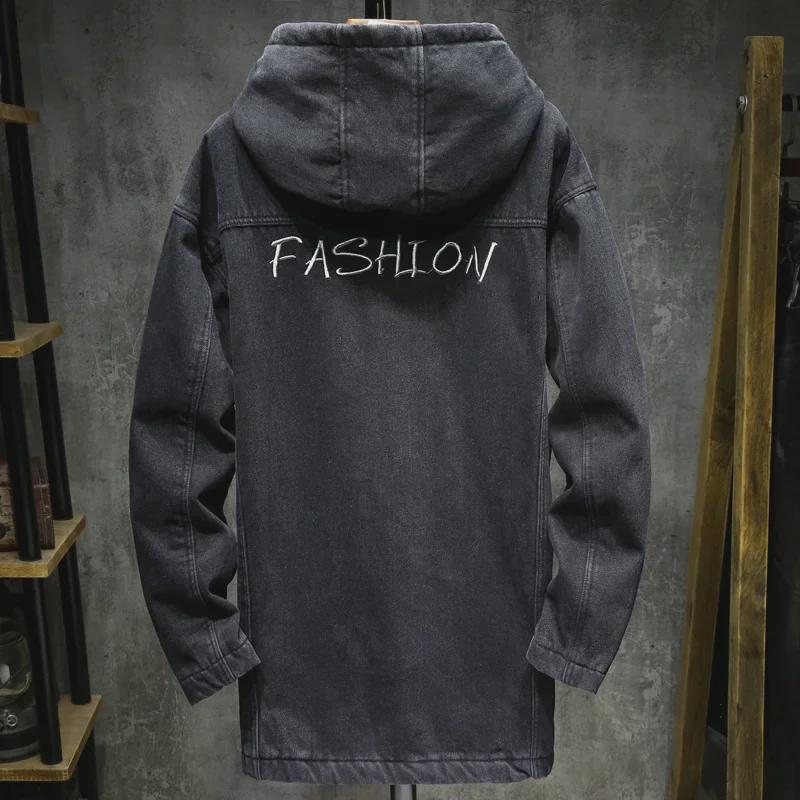 Мужская зимняя джинсовая куртка с капюшоном - плюшевая подкладка, свободный крой, средняя длина, модная ветровка