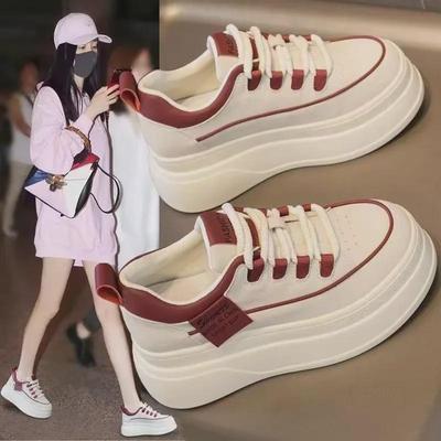 Модные женские белые кроссовки на толстой подошве с цветными акцентами, повседневная обувь, визуально увеличивающая рост.