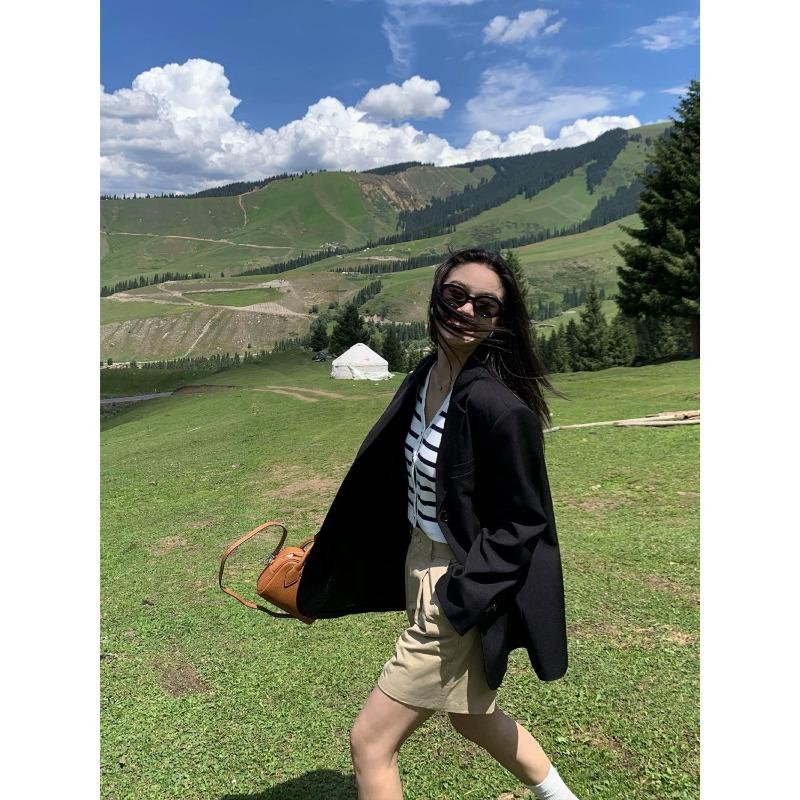 Стильный серый блейзер женский повседневный офисный на весну-осень с дизайном разреза и бантом