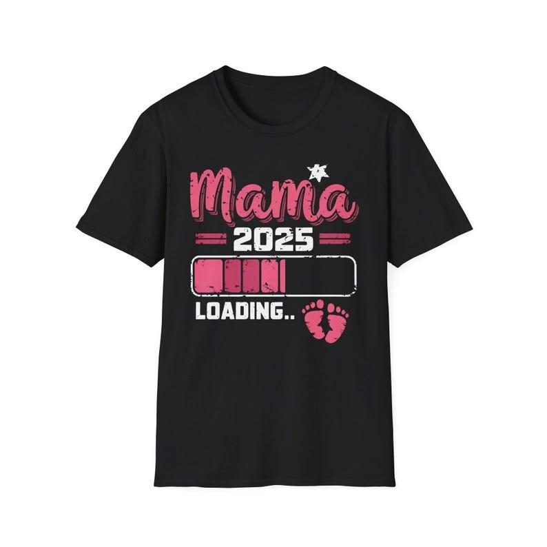 Унисекс футболка Mama 2025 Загрузка Подарок на объявление о беременности Футболка для беременных