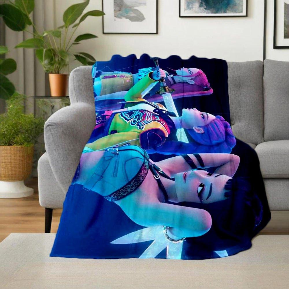 "Colorful Traditional Chinese Style Women's Clothing Set"Blanket Lightweight Flannel Throw Blanket for Sofa, Bed, Travel, Camping, Livingroo