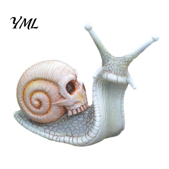 Artistic Garden Statues Halloween Skull Snail Statue, Gothic Home Decor, Creative Resin Crafts Unique Tabletop Ornament Ornaments for Outdoor