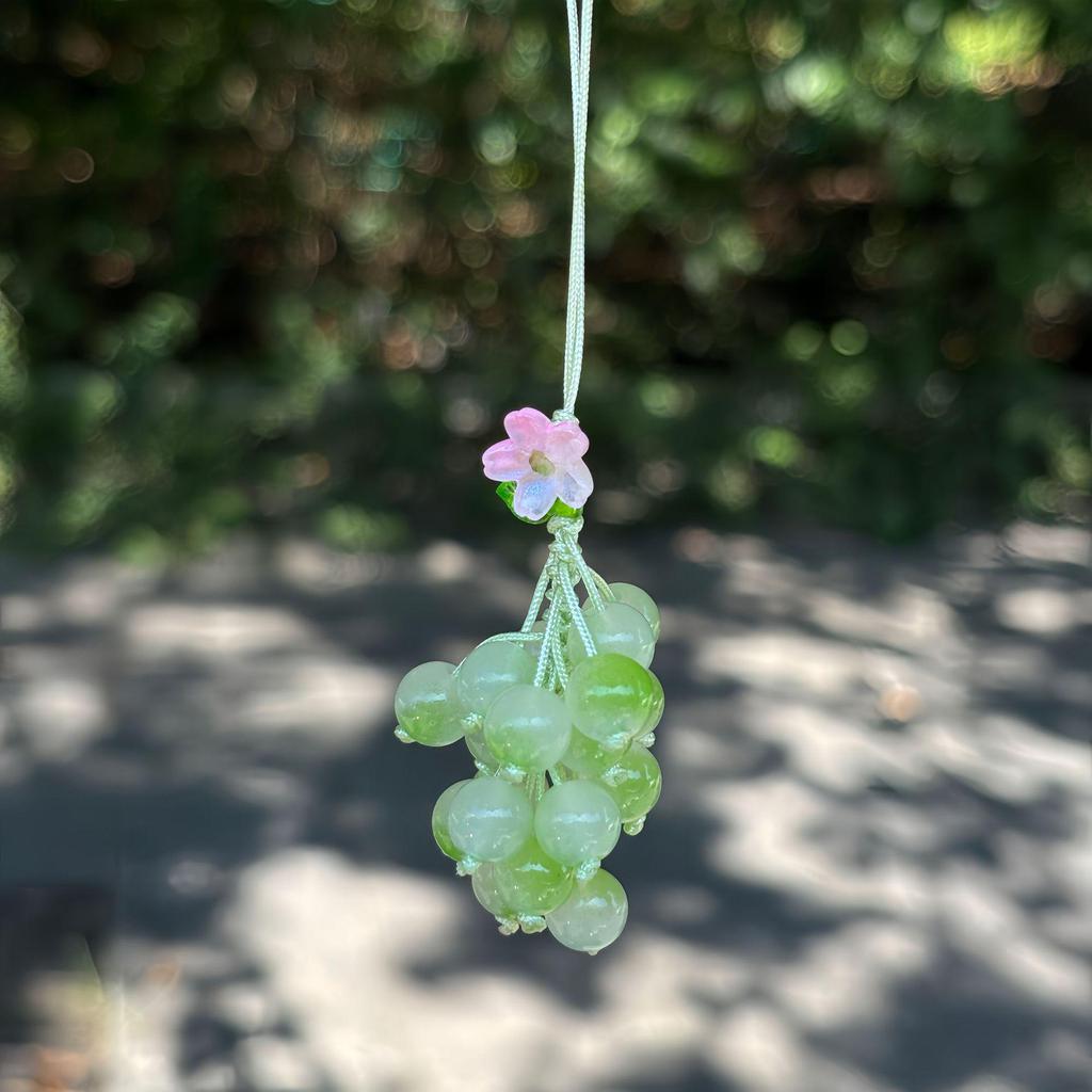Grape Pendant Gradient Charm: Car Bag Ornament & Cultural Scenic Gift In Resin