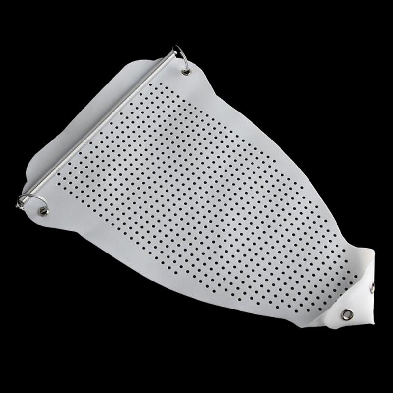 Жаростойкая накладка на подошву утюга с вентилируемой конструкцией для выхода пара