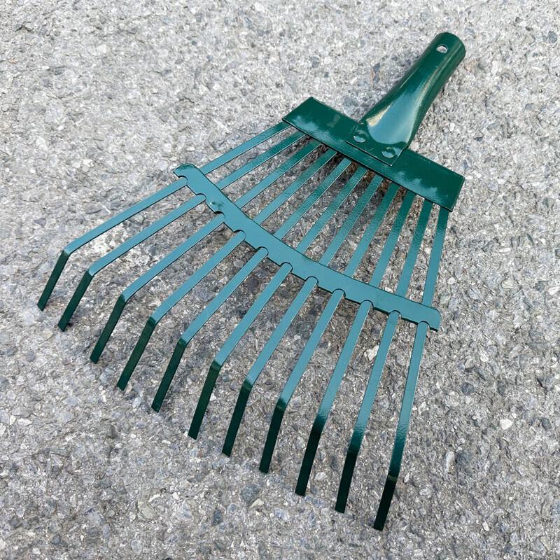 Hungry Wolf Garden Leaf and Grass Rake