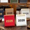 Мини простой календарь 2026 Маленький настольный календарь Креативный календарь на спирали Планировщик Настольное украшение Офисные канцелярские товары Новогодние подарки