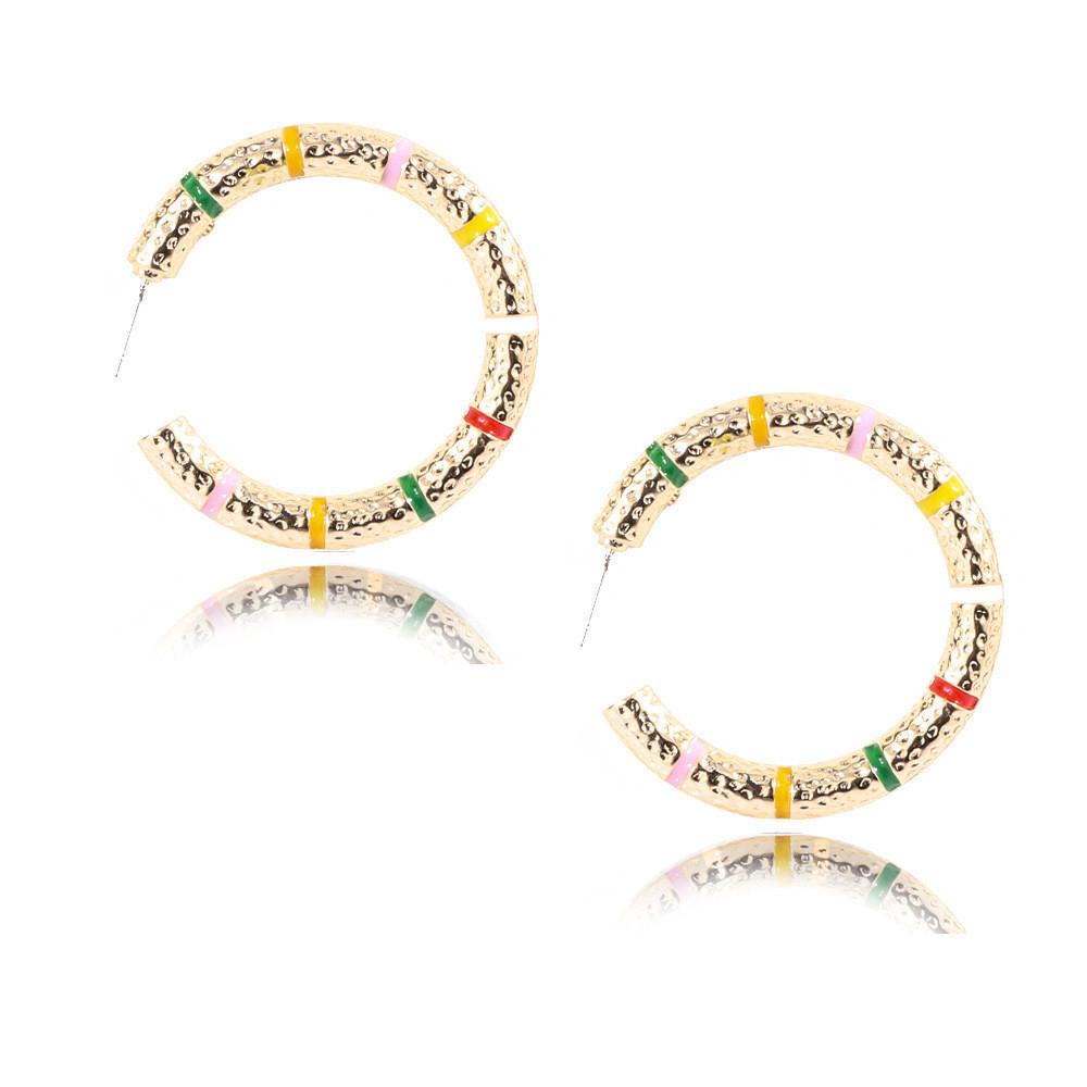 Модные геометрические серьги-кольца Осень 2021 в черном золоте и серебре