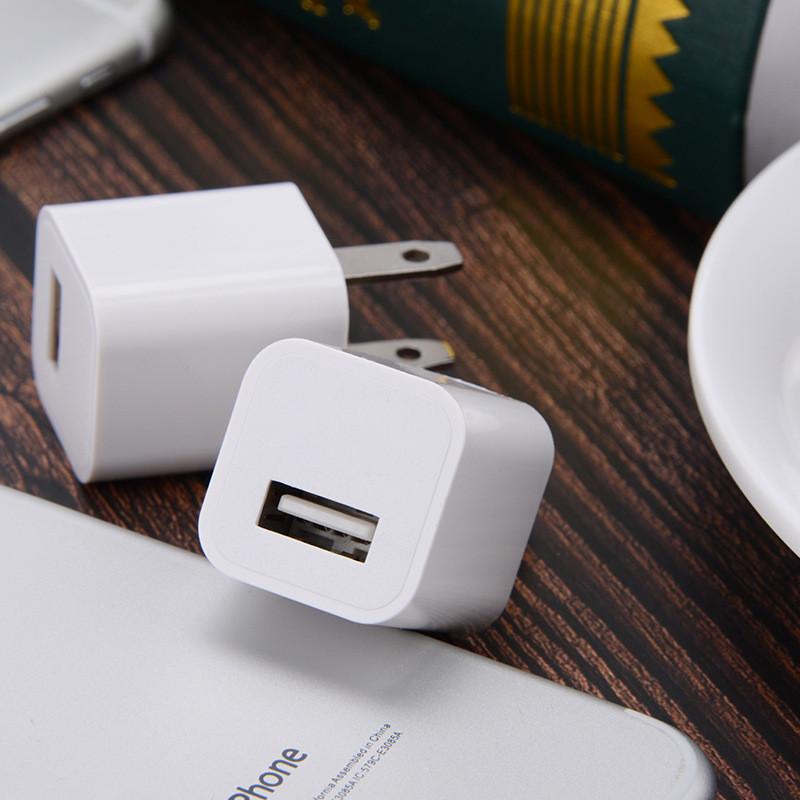 Универсальный USB-адаптер-зарядное устройство 5V 1A для смартфонов и мелкой бытовой техники с сертификацией FCC CE
