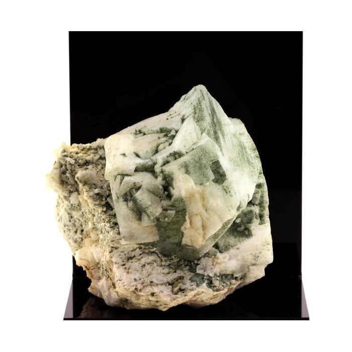 Pierres et Minéraux. Adulaire. 2146.5 ct. Suisse.