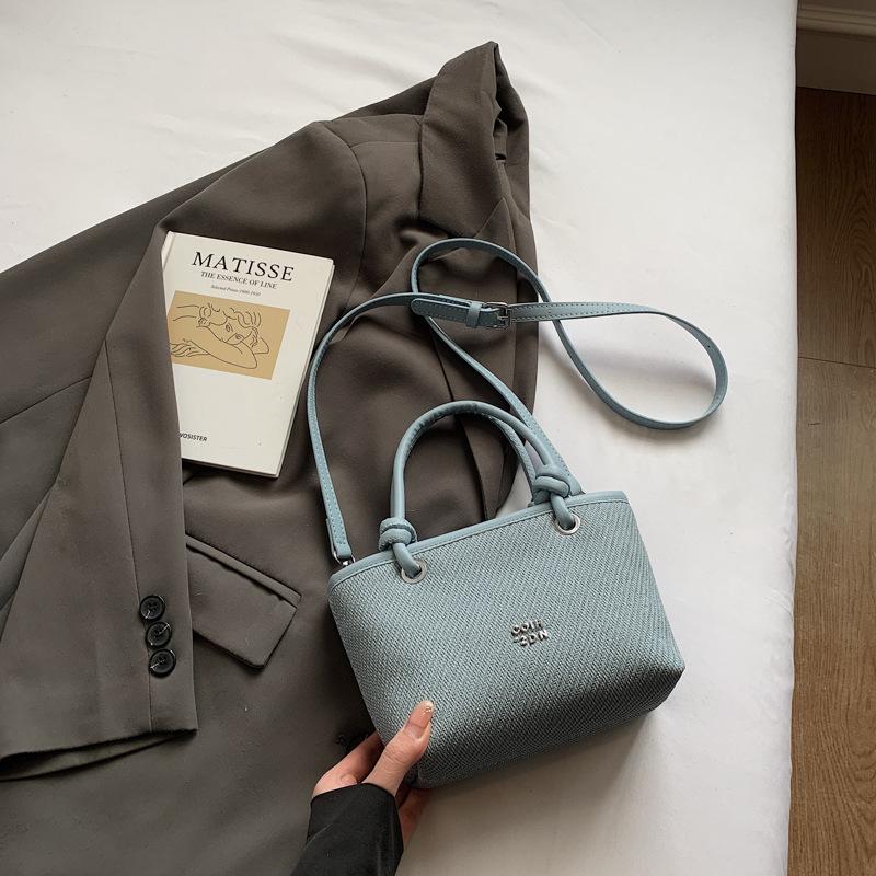 Fashion Trend Small Bag Women's 2025 Spring and Summer New Casual Messenger Bag Niche Design Simple Portable Bucket Bag