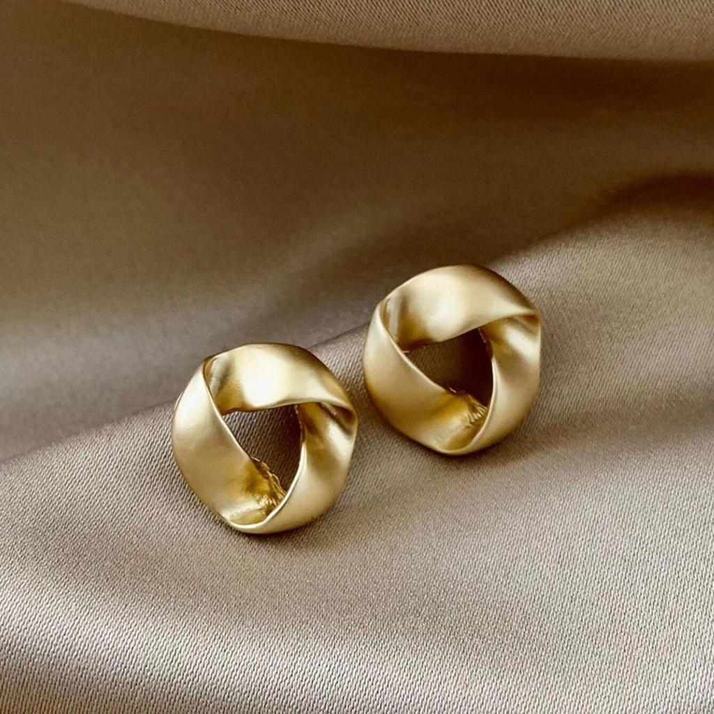Twisted Metal Irregular Stud Earrings, Smooth Cold Wind Earrings, Fashionable Circle Earrings